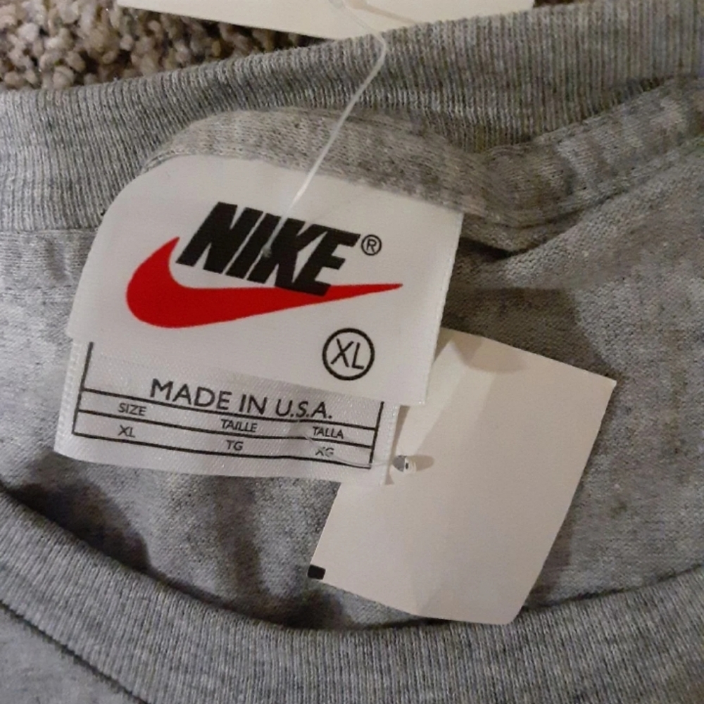 Men's Nike "Michael Jordan's The Restaurant" T-shirt (Vintage 👕) - Picture 6 of 8